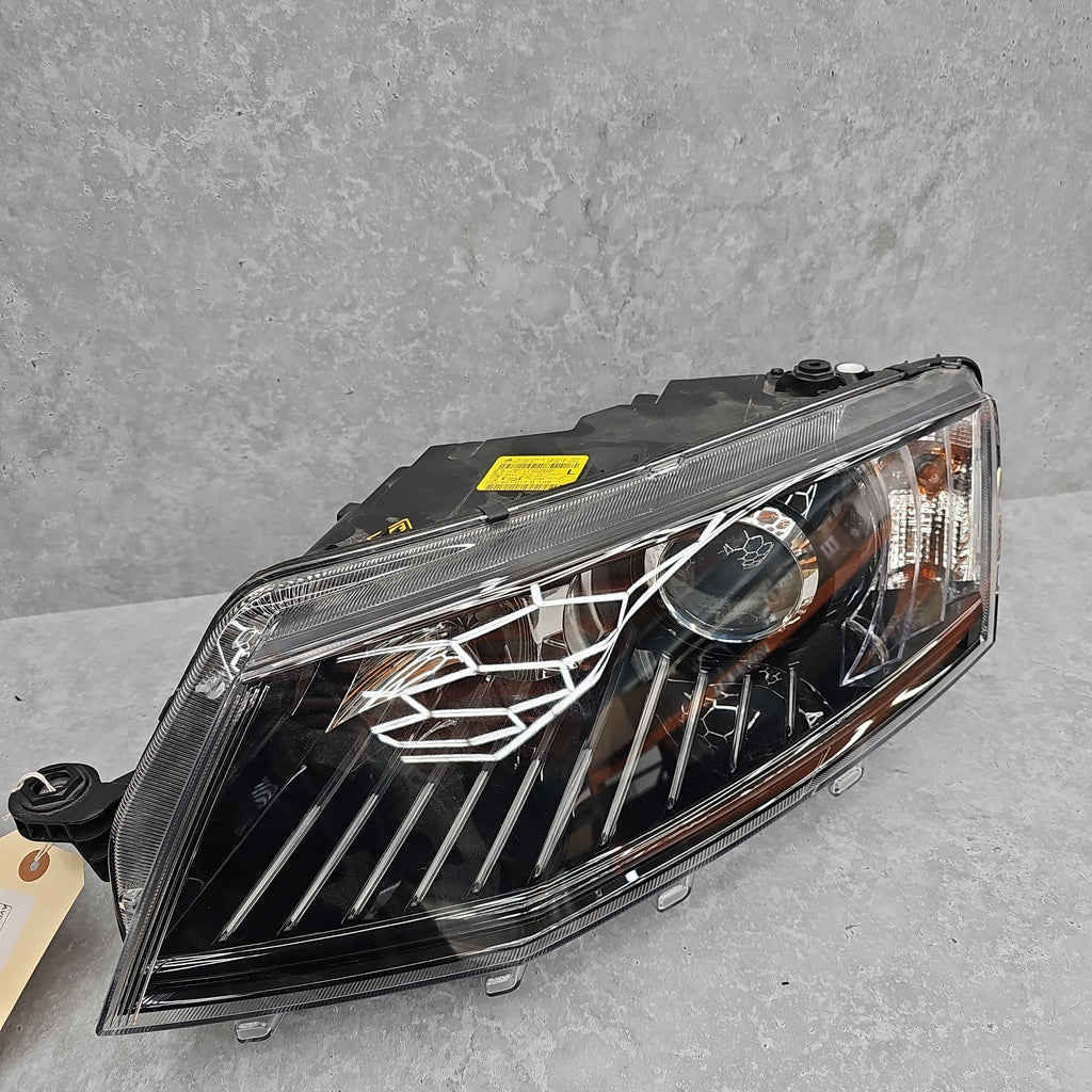 SKODA OCTAVIA XENON HEADLIGHT 5E2941017B