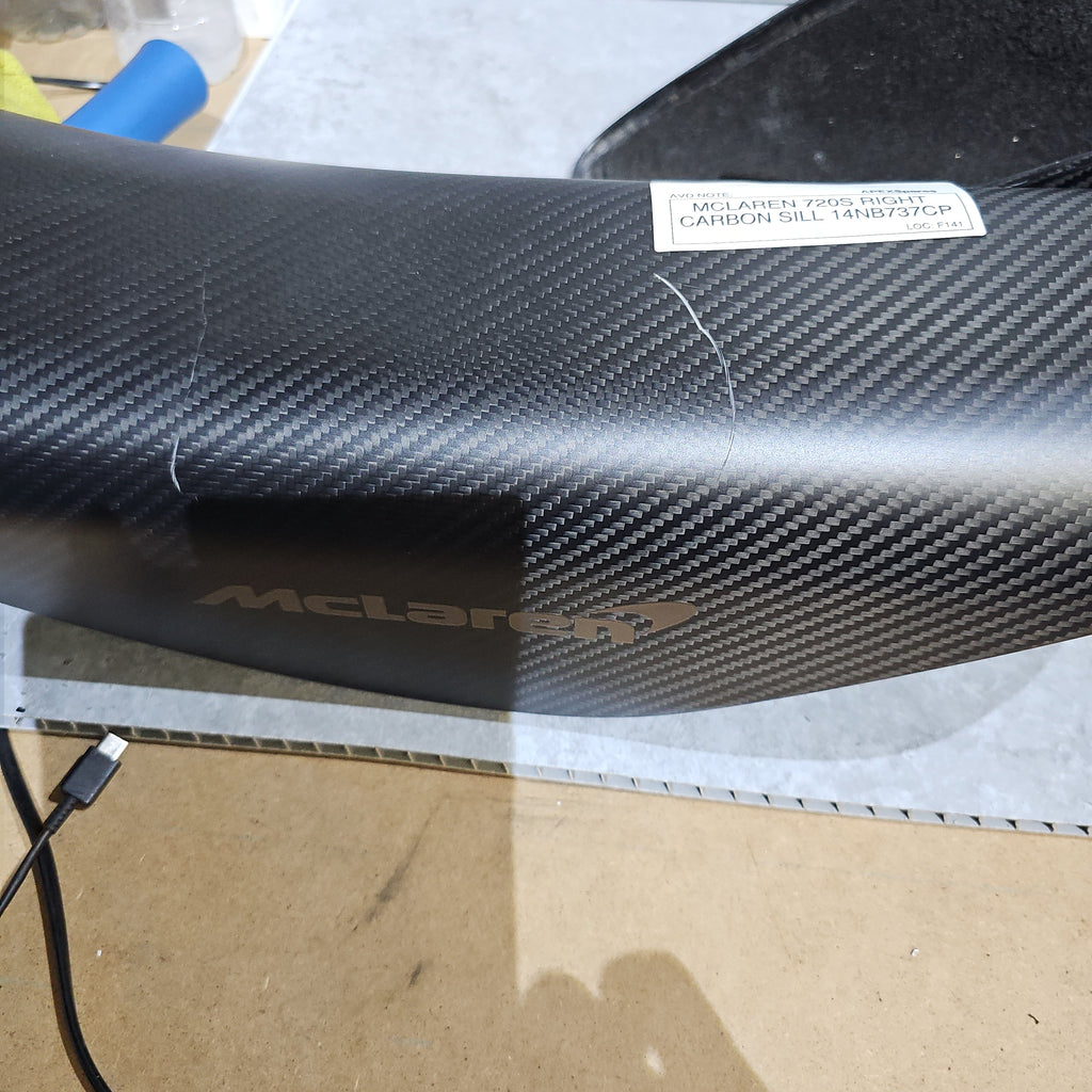 MCLAREN 720S RIGHT CARBON SILL 14NB737CP