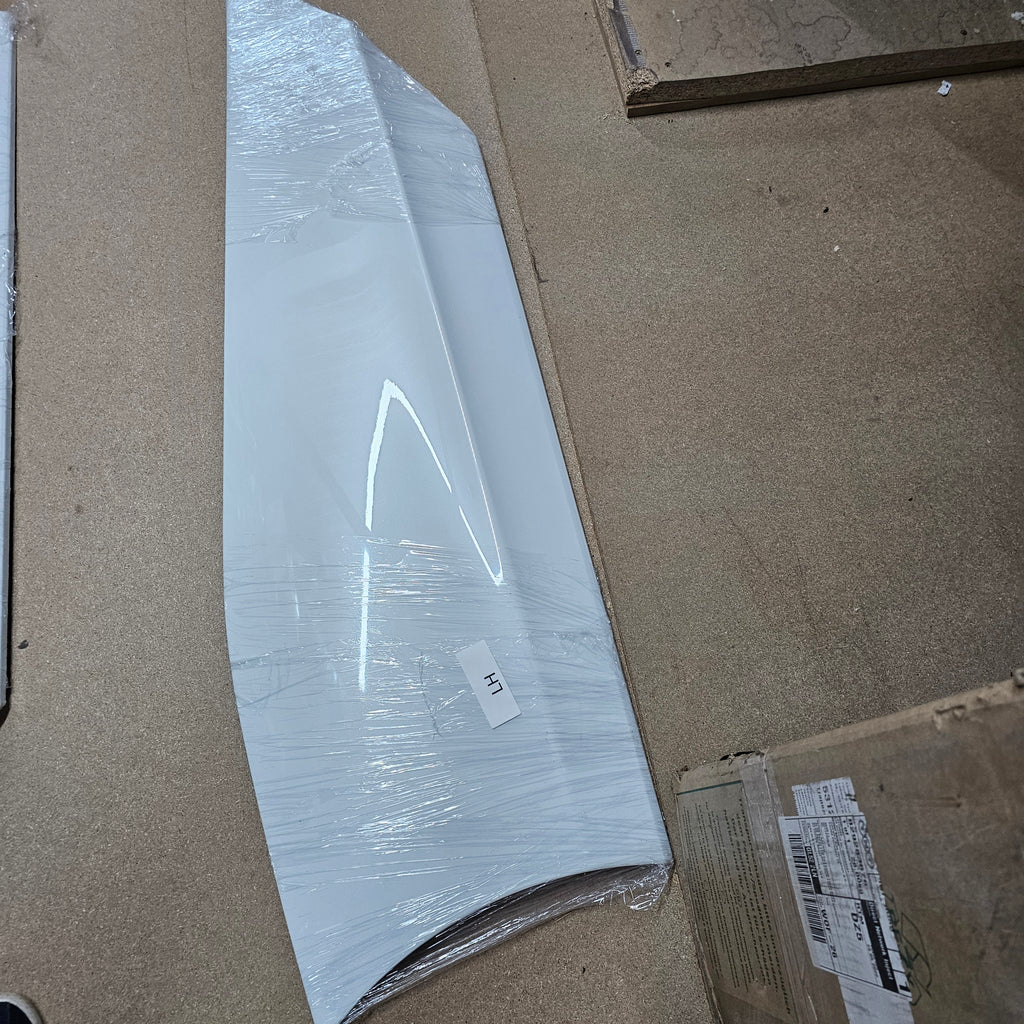 MCLAREN 570S DOOR OUTER OPLIQUE PANEL LH - WHITE