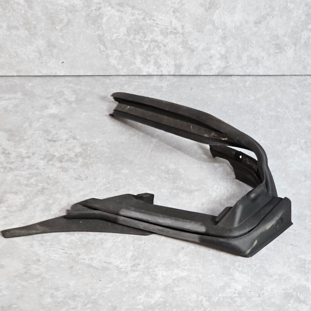 MCLAREN 570S FENDER RH RUBBER TRIM 13A499CCP