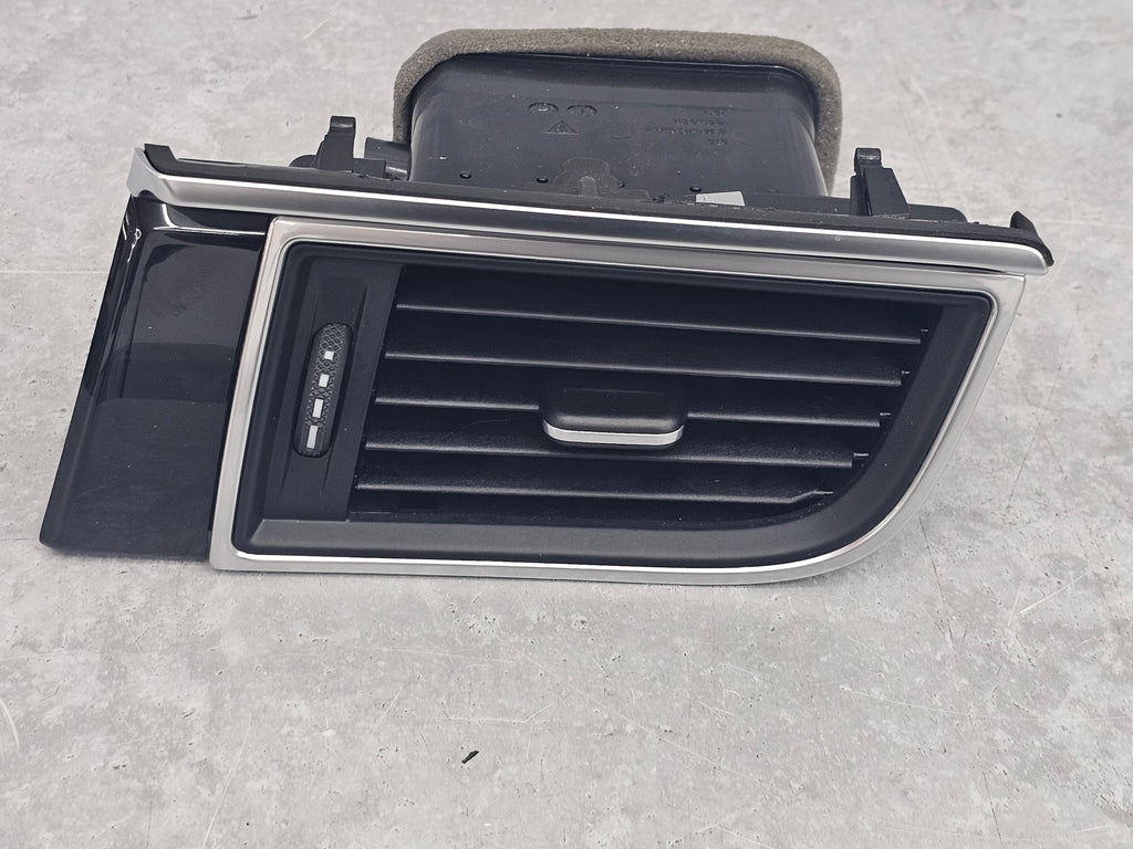 PORSCHE MACAN  Z AIR OUTLET VENT 95B819702D G0B