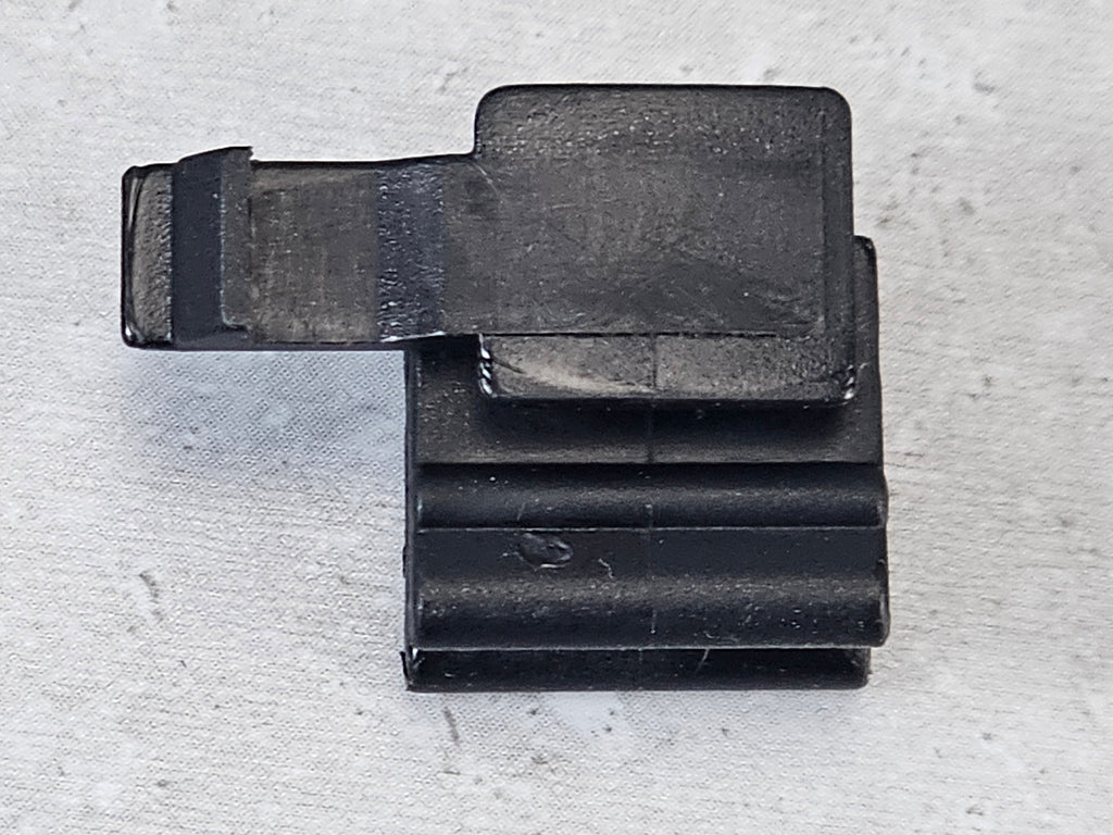 MCLAREN CABLE TIE CLIP EDGE CONNECTOR 00RG040