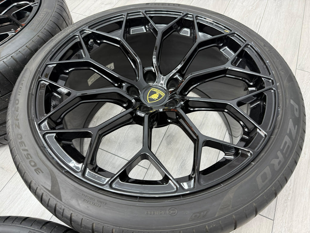 LAMBORGHINI HURACAN NARVI PERFORMANTE WHEELS WITH PIRELLI TYRES 4T0601017AN