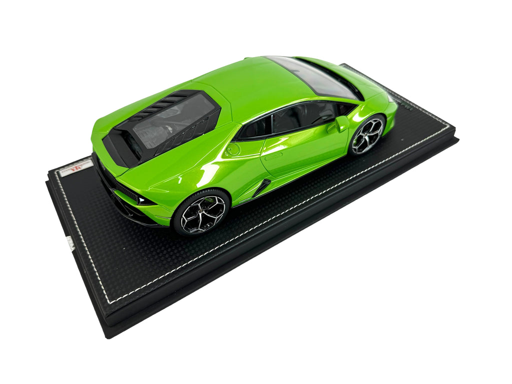 LAMBORGHINI HURACAN EVO RWD 1:18 MODEL CAR (VERDE ITHICA)