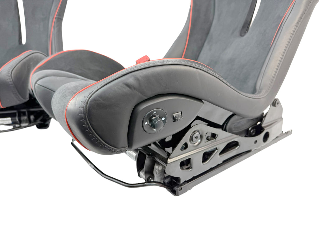 MCLAREN ARTURA MSO CLUB SPORT SEATS WITH LUMBER SUPPORT BLACK ALCANTARA/ RED PIPING 16NC493CP