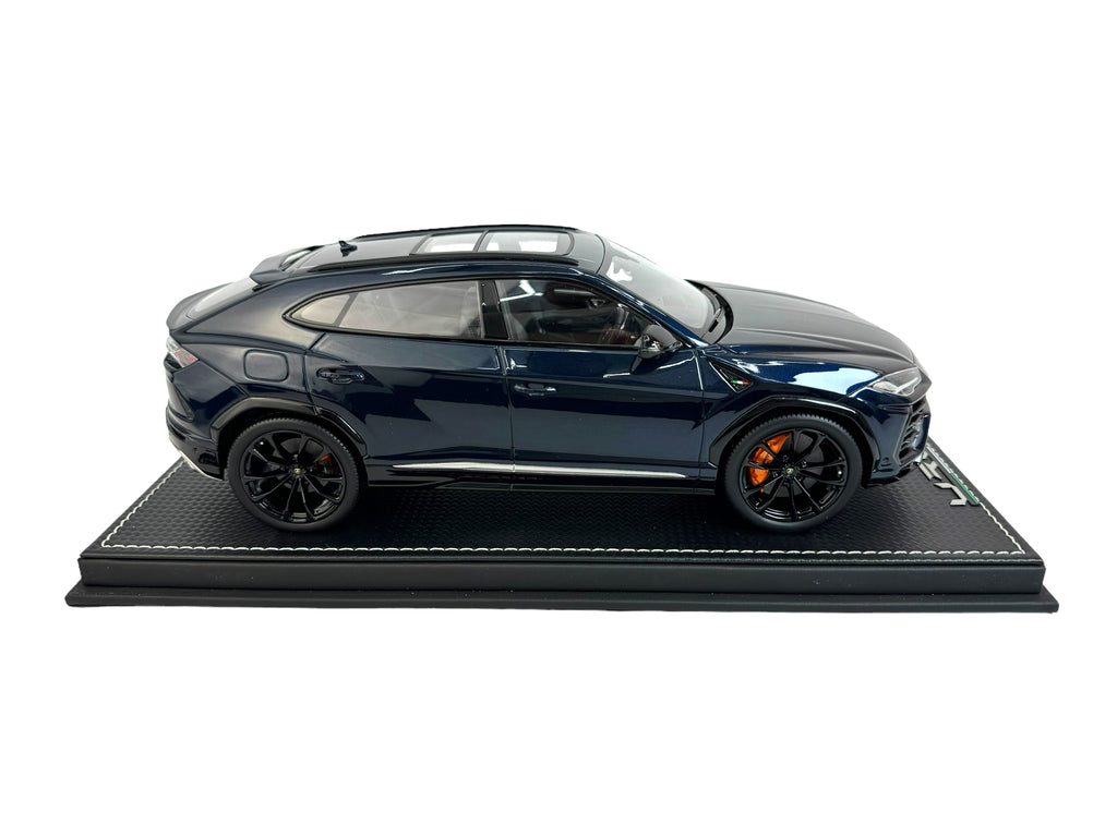 LAMBORGHINI URUS 1:18 MODEL CAR ( BLU CAELUM)