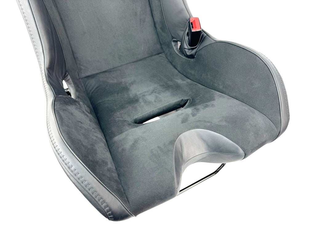 MCLAREN ARTURA MSO CLUB SPORT SEATS BLACK ALCANTARA/ BLACK PIPING 16NC493CP