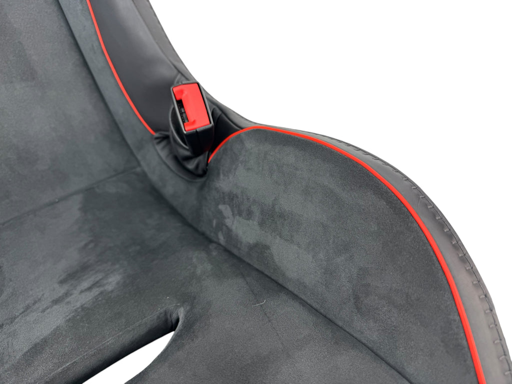 MCLAREN ARTURA MSO CLUB SPORT SEATS BLACK ALCANTARA/ RED PIPING 16NC493CP