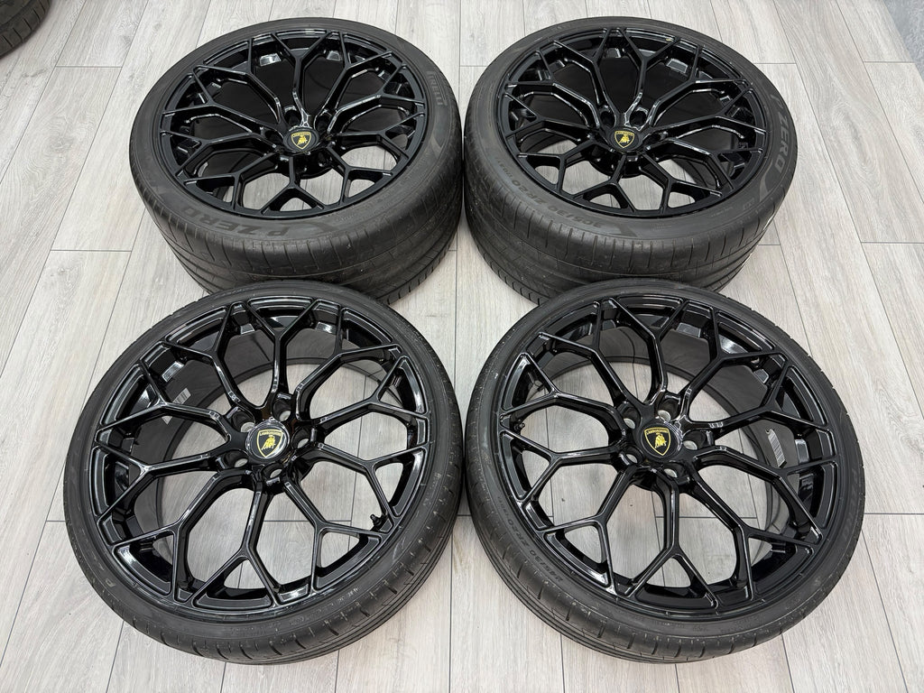 LAMBORGHINI HURACAN NARVI PERFORMANTE WHEELS WITH PIRELLI TYRES 4T0601017AN