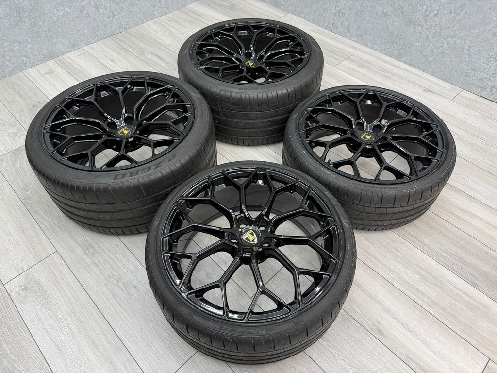 LAMBORGHINI HURACAN NARVI PERFORMANTE WHEELS WITH PIRELLI TYRES 4T0601017AN