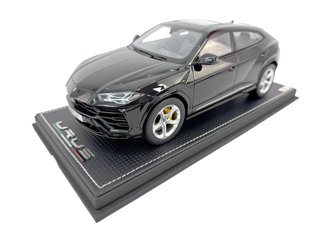 LAMBORGHINI URUS 1:18 MODEL CAR ( NERO HELENE)