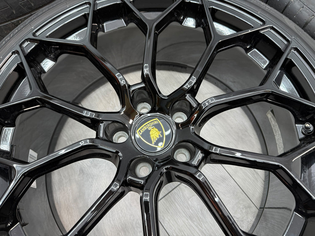 LAMBORGHINI HURACAN NARVI PERFORMANTE WHEELS WITH PIRELLI TYRES 4T0601017AN