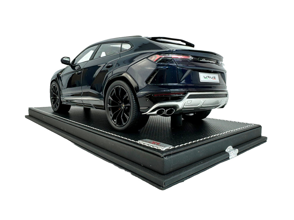 LAMBORGHINI URUS 1:18 MODEL CAR ( BLU CAELUM)