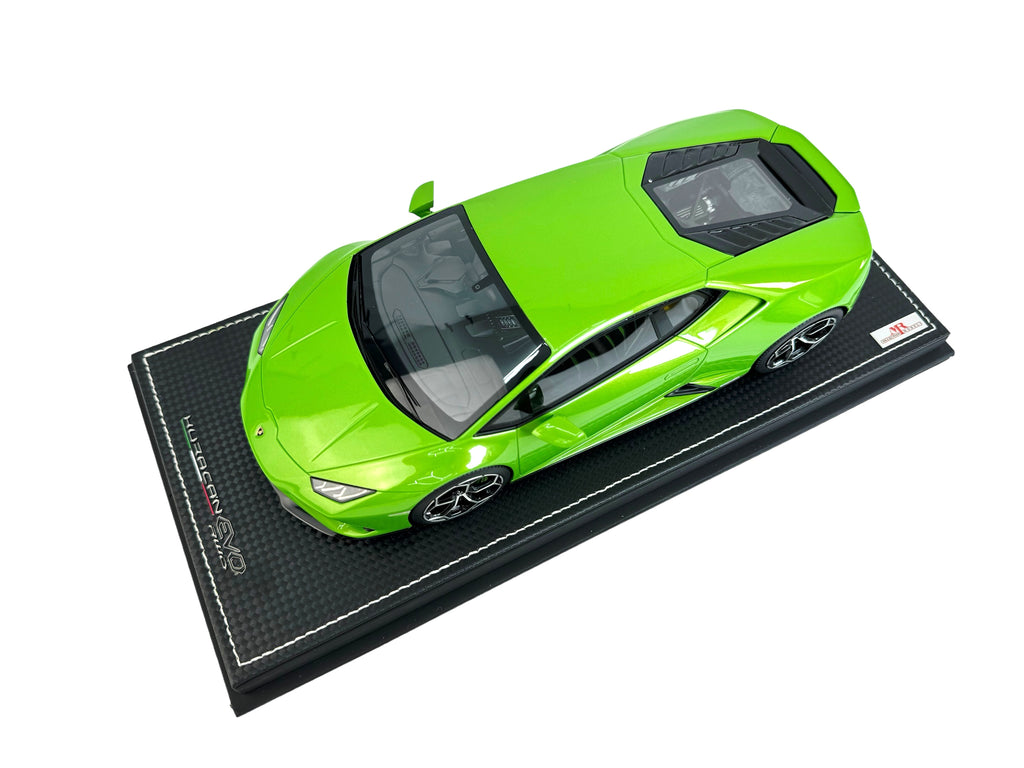 LAMBORGHINI HURACAN EVO RWD 1:18 MODEL CAR (VERDE ITHICA)