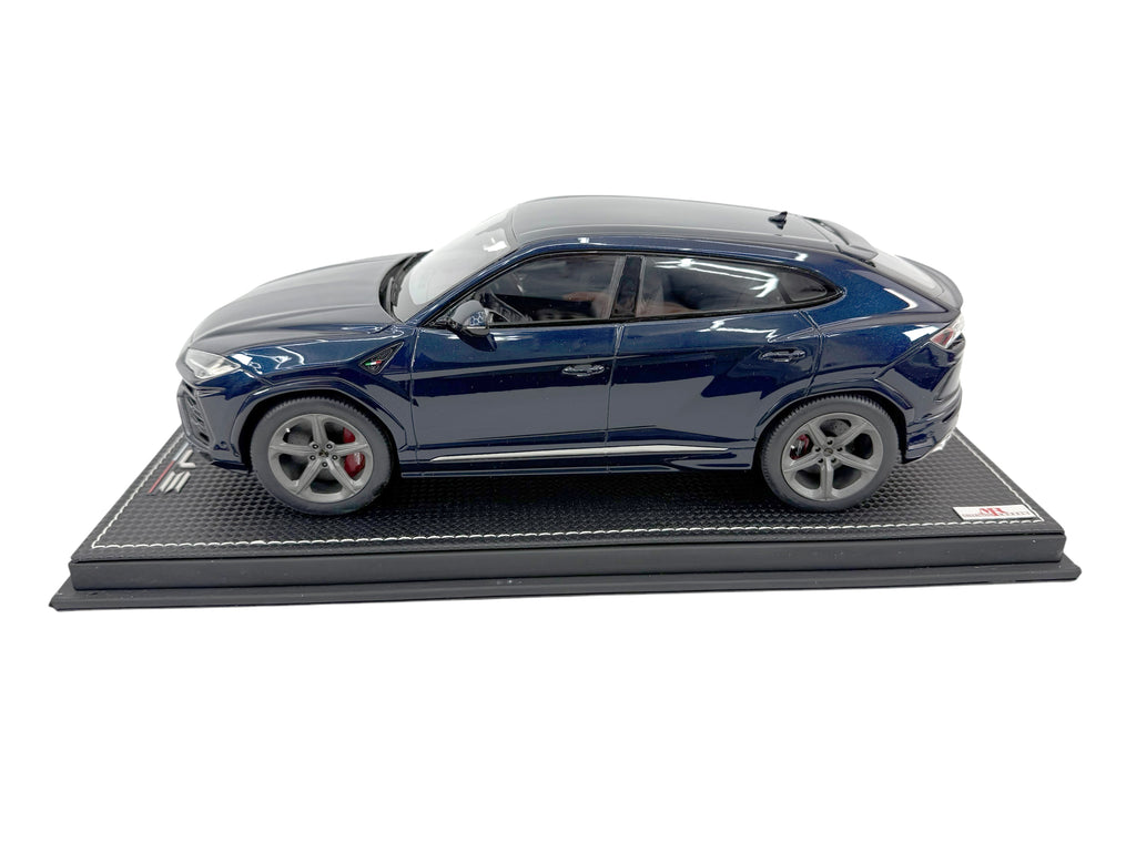 LAMBORGHINI URUS 1:18 MODEL CAR ( BLUE ASTRAEUS)