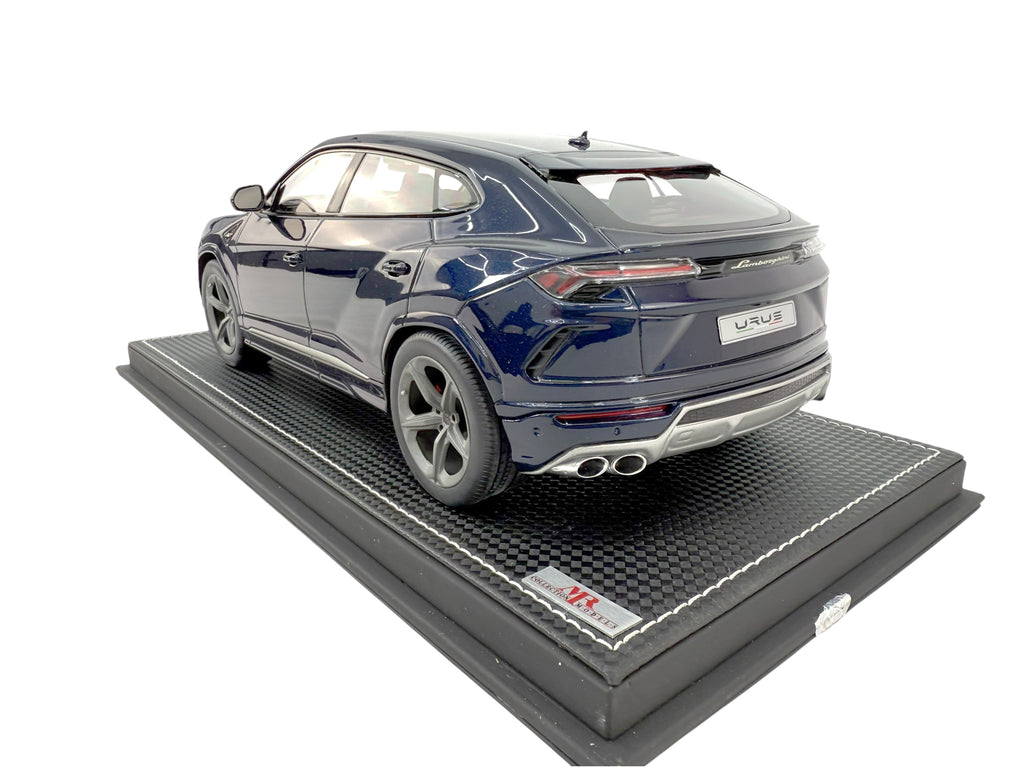 LAMBORGHINI URUS 1:18 MODEL CAR ( BLUE ASTRAEUS)