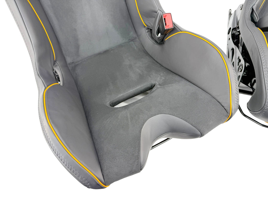 MCLAREN ARTURA MSO CLUB SPORT SEATS BLACK ALCANTARA/ ORANGE PIPING 16NC494CP