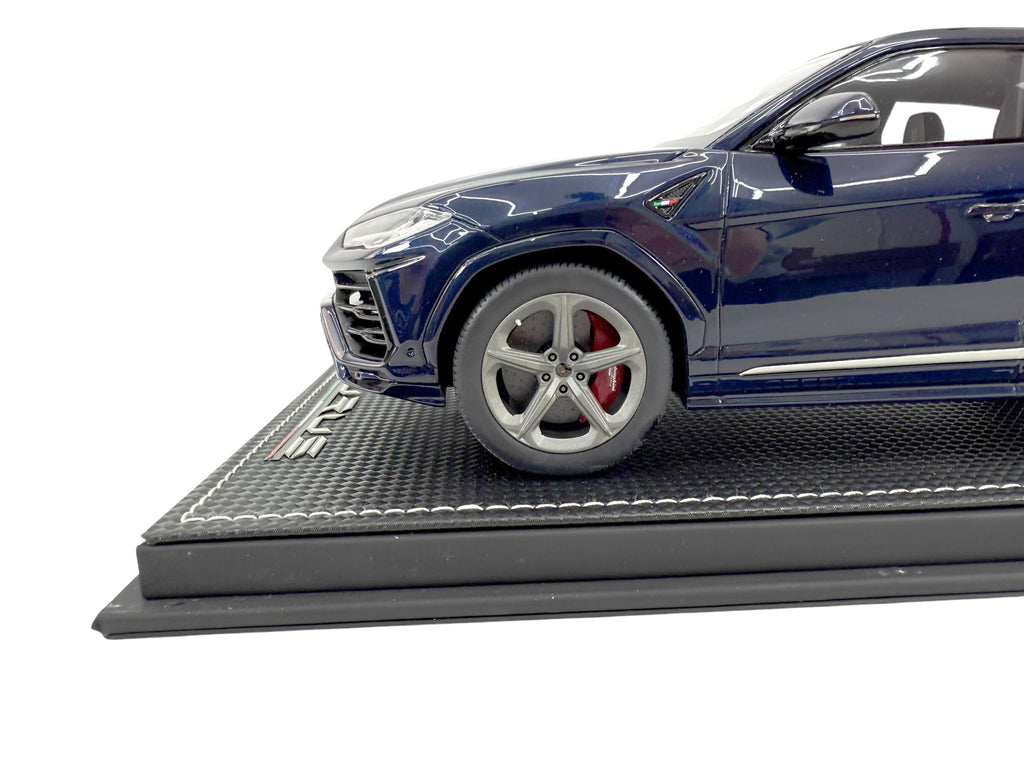 LAMBORGHINI URUS 1:18 MODEL CAR ( BLUE ASTRAEUS)