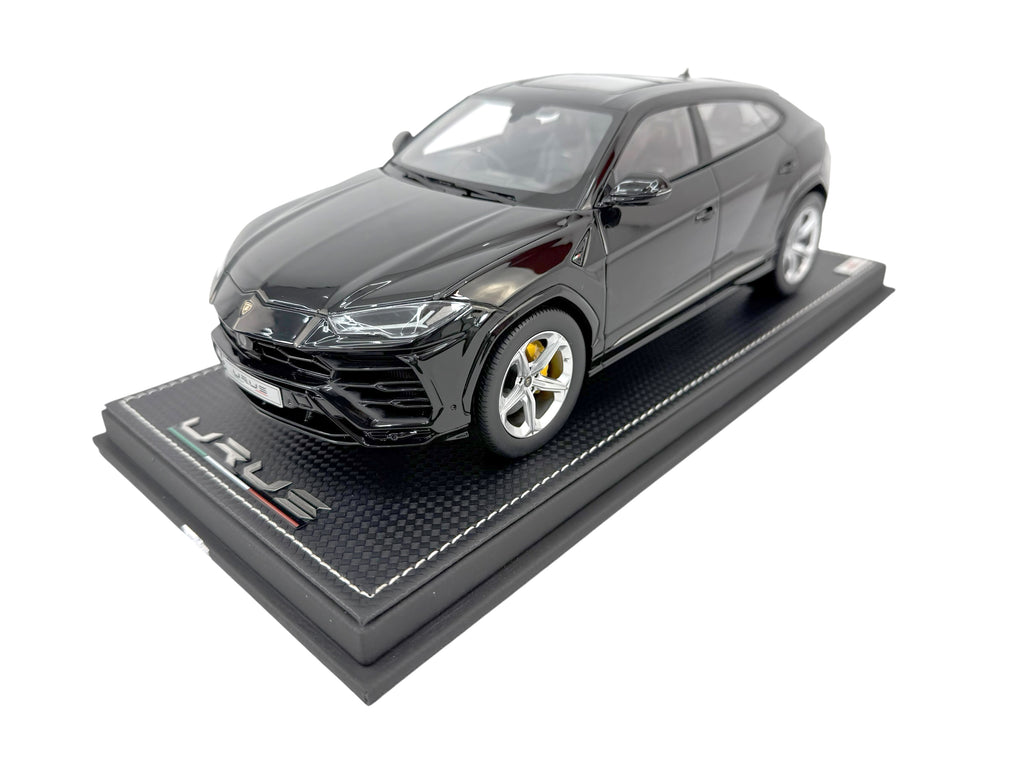 LAMBORGHINI URUS 1:18 MODEL CAR ( NERO HELENE)