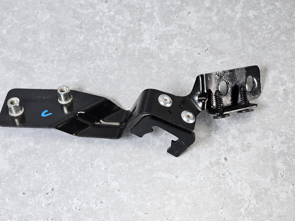 MCLAREN 570S  FENDER BRACKET 13A3582CP