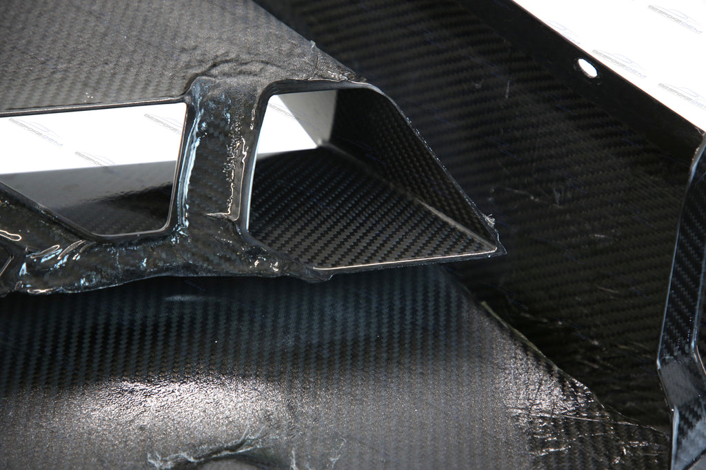 LAMBORGHINI AVENTADOR SVJ CARBON FIBRE REAR DIFFUSER WITH PARKING SENSORS